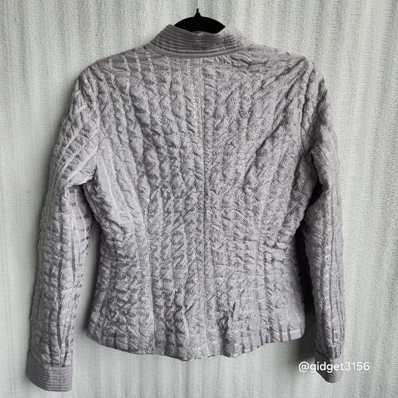 NWOT  DOVE GREY QUILTED BLAZER WITH SILVER THREADS - SIZE SMALL - Picture 3 of 10